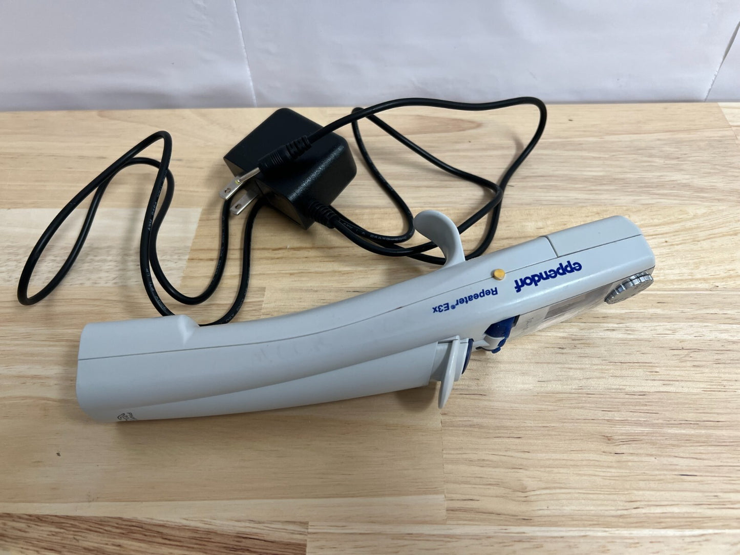 Eppendorf Repeater E3x ~ 1uL - 50mL electronic pipette - Labnob