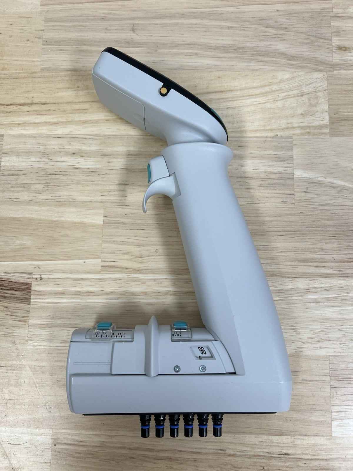 Thermo Scientific E1-ClipTip Equalizer 15-1250ul 6-Channel Adjustable Pipette