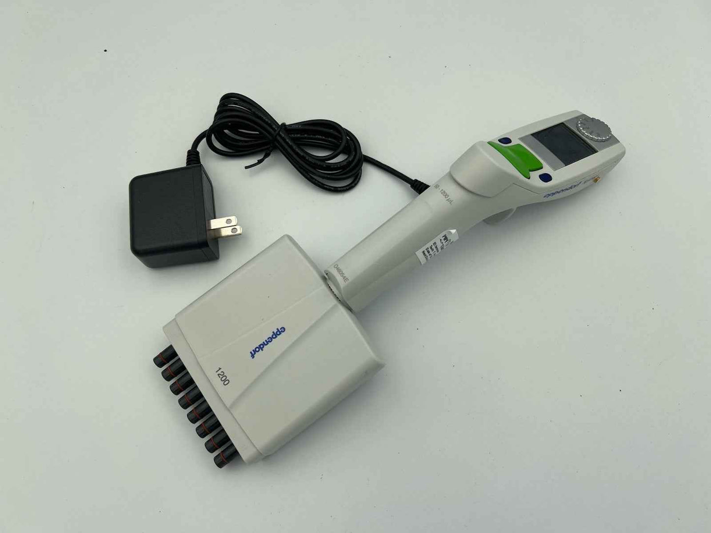 Eppendorf Xplorer plus Electronic Pipette 50-1200 ul 8 channel with Charger