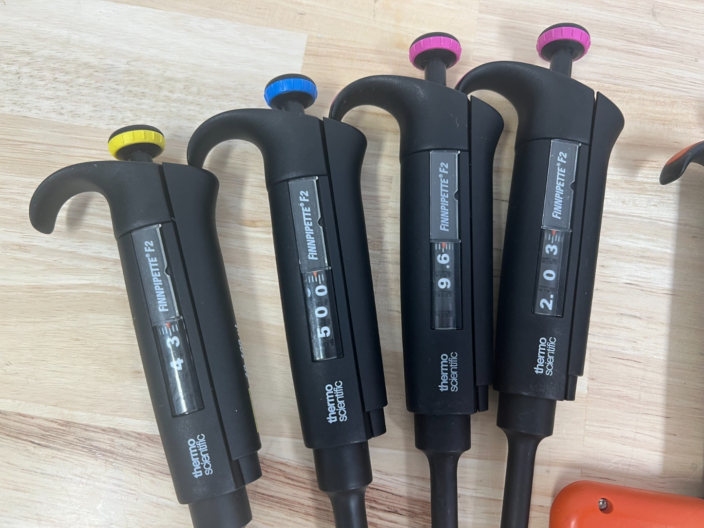 set of 5 thermo scientific finnpipettes F2 (P2, P10, P100, P1000, 12 chP300)