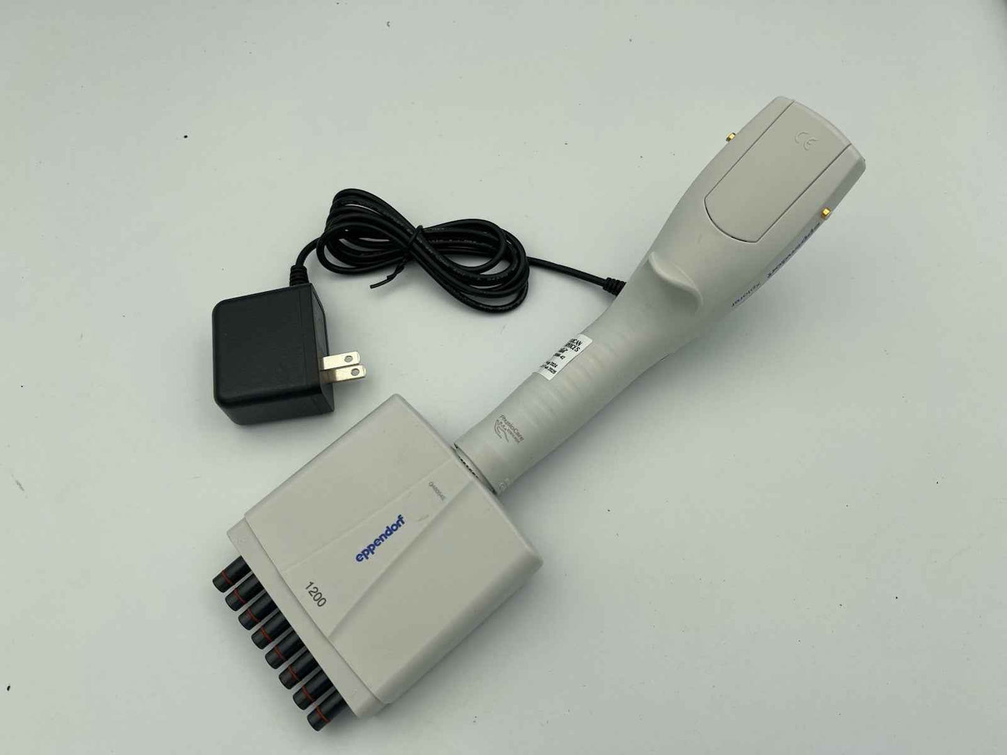Eppendorf Xplorer plus Electronic Pipette 50-1200 ul 8 channel with Charger