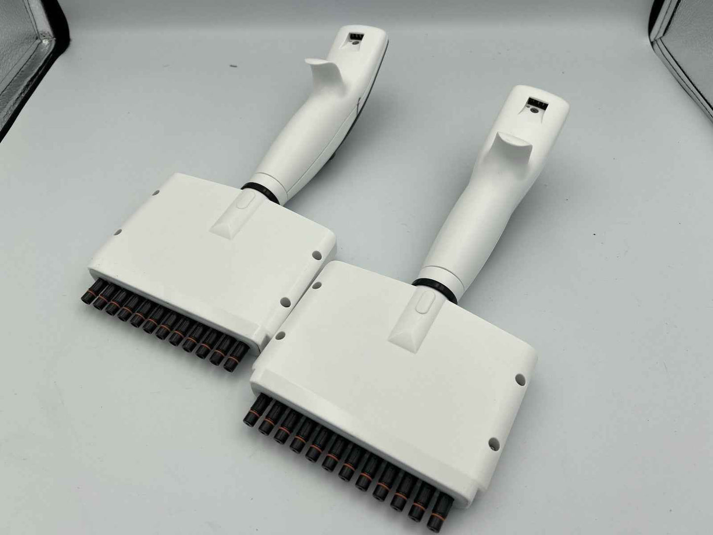 Integra 12 Channel VIAFLO Lightweight Electronic Pipette 1250 uL CAT# 4634 - Labnob