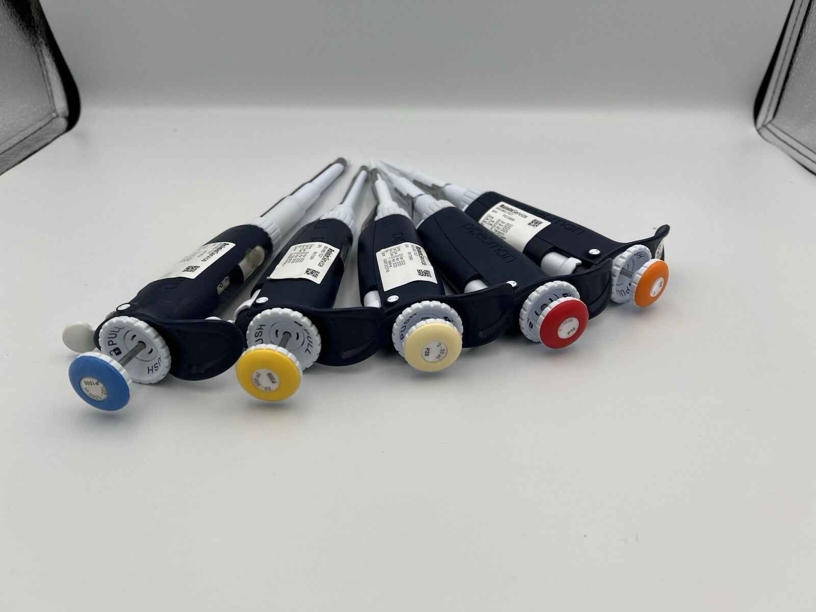 Set Of 5 Gilson Pipetman L new style neo Pipettes P2 10 20 200 1000 - Labnob