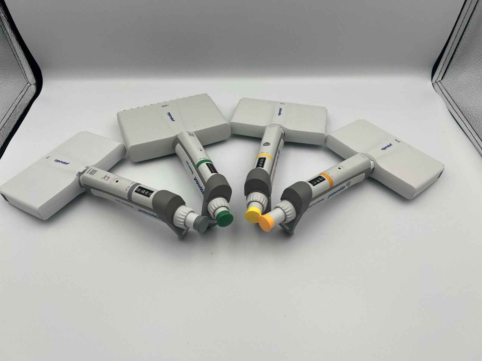 Set Of 4 Eppendorf Research Plus Pipette 12 Channel P10 100 300 1200 Full range - Labnob