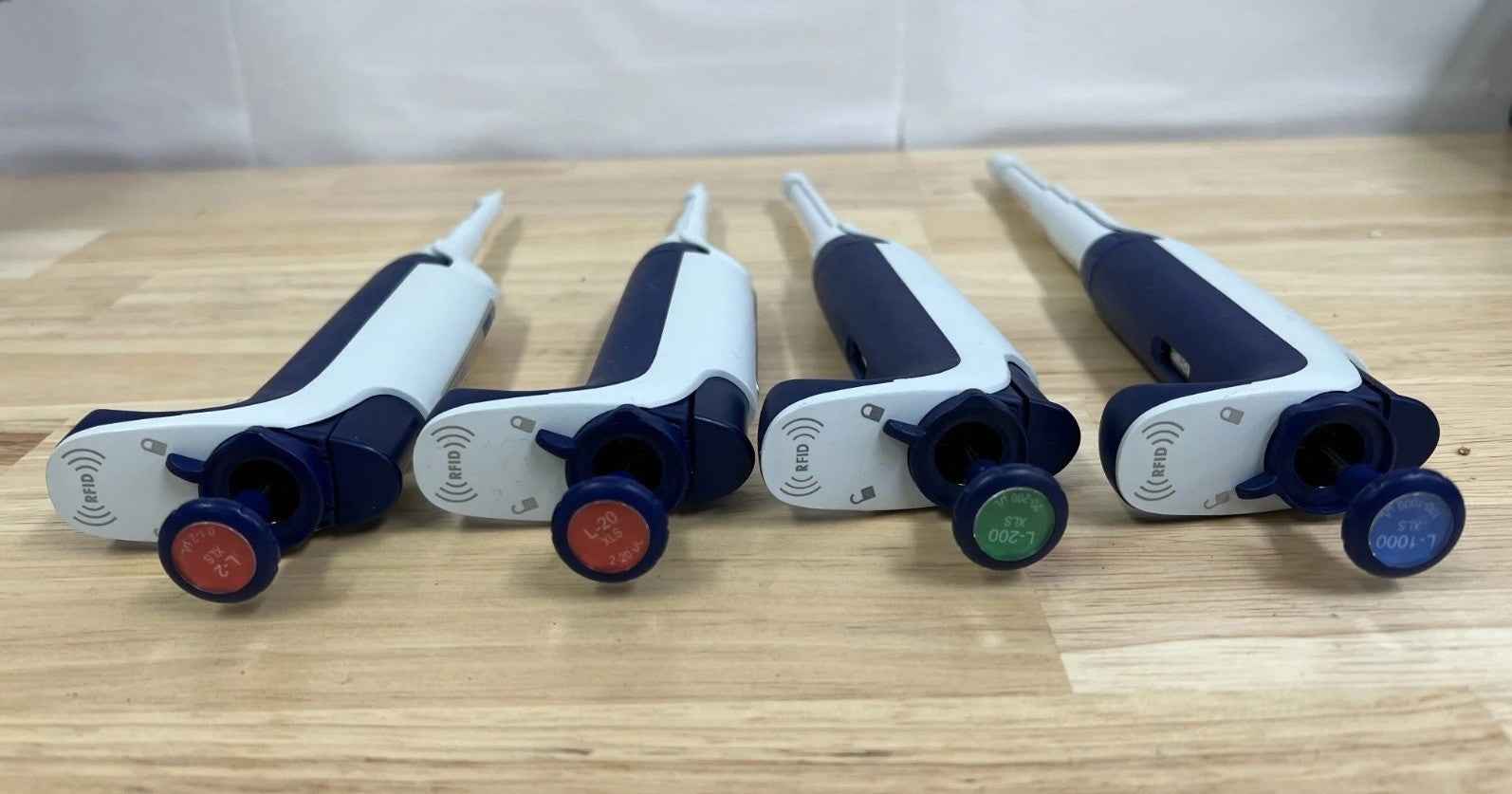 Rainin PipetLite XLS+ LTS Pipette Set L1000, 200, 20, & 2 Calibrated & Serviced - Labnob