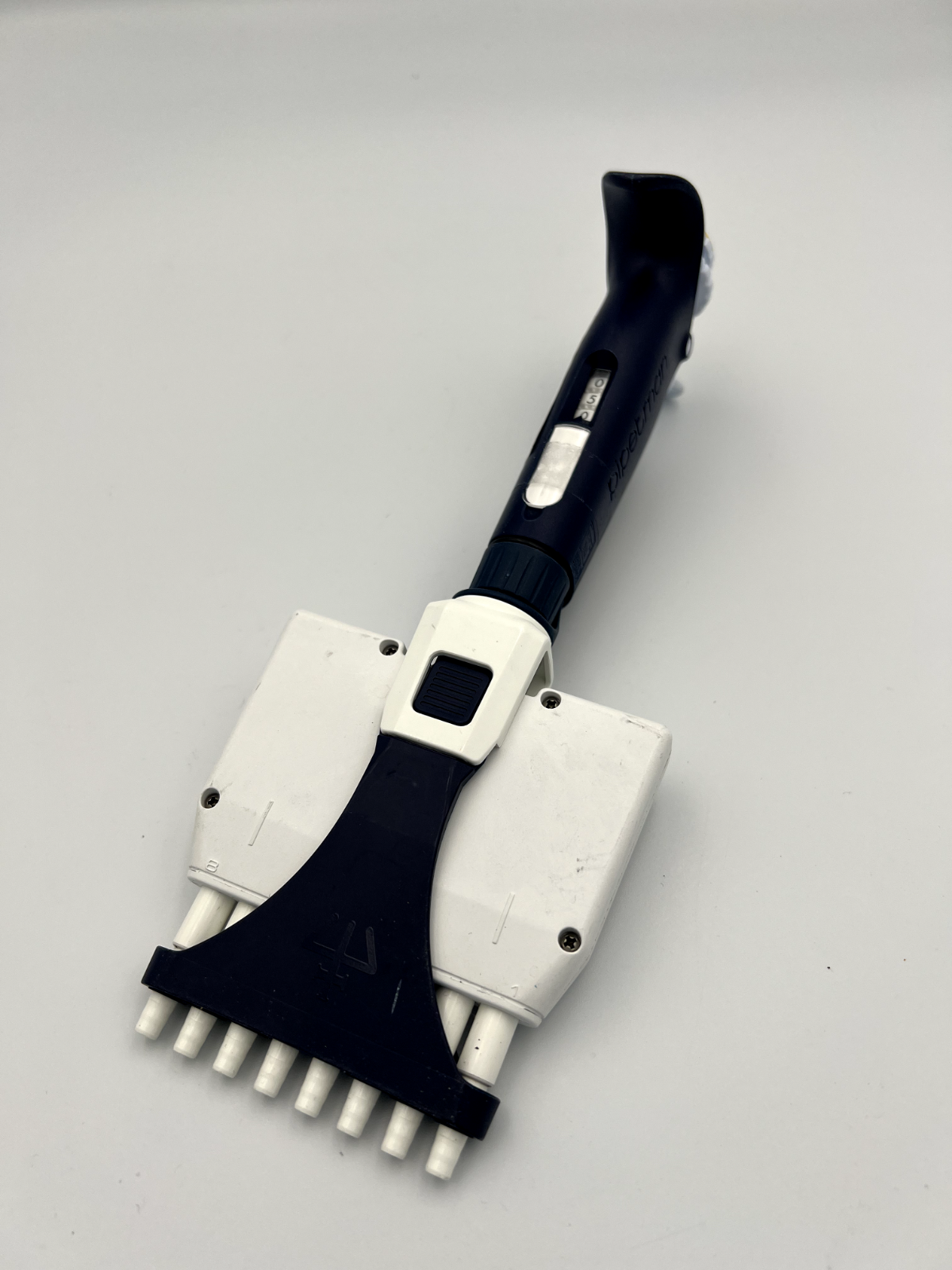 Gilson Multichannel Pipetman 8 channel  20 - 200 μL, L series P8-200 - Labnob