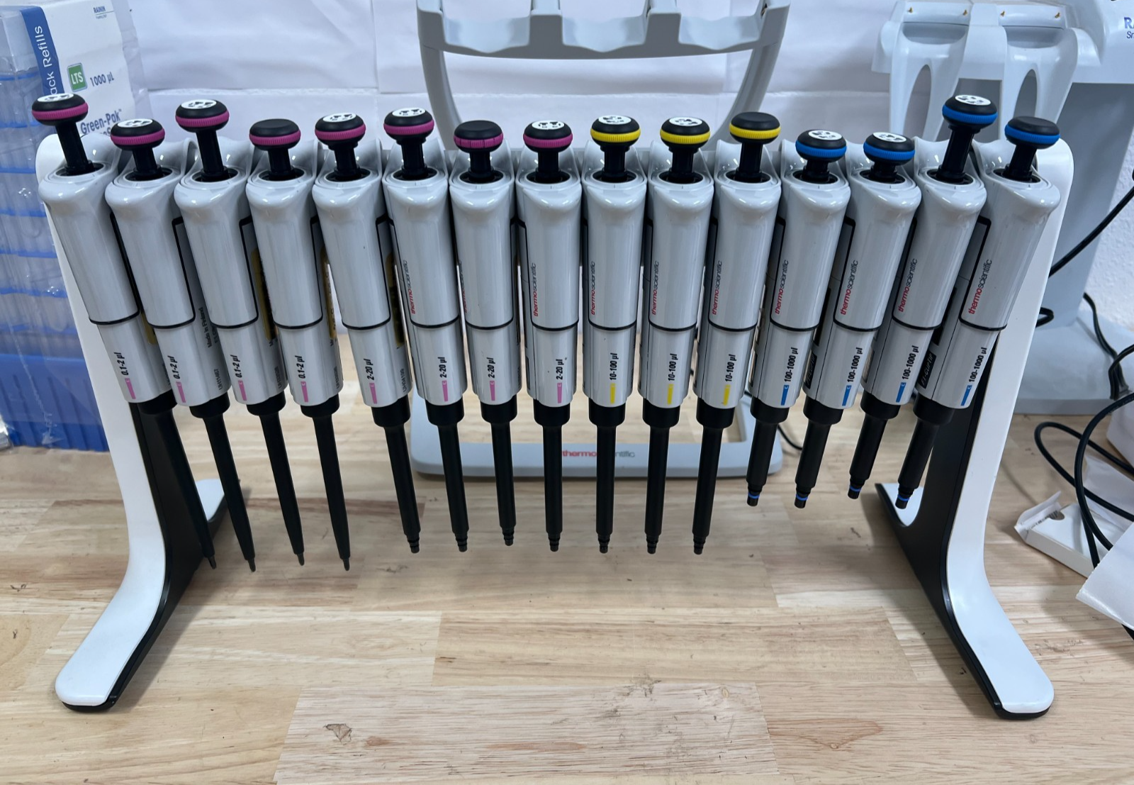 Thermo F1-ClipTip Pipette Manual Single Channel 2,10,20,100,200, 1000ul U Pick - Labnob