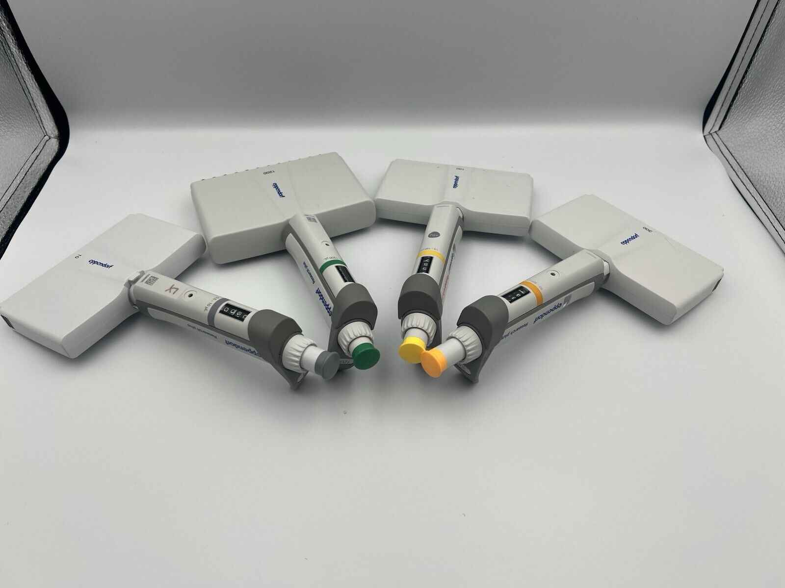 Eppendorf Pipette Multiple Channels Set - 4 Research Plus 12 Channel Pipettes - Labnob