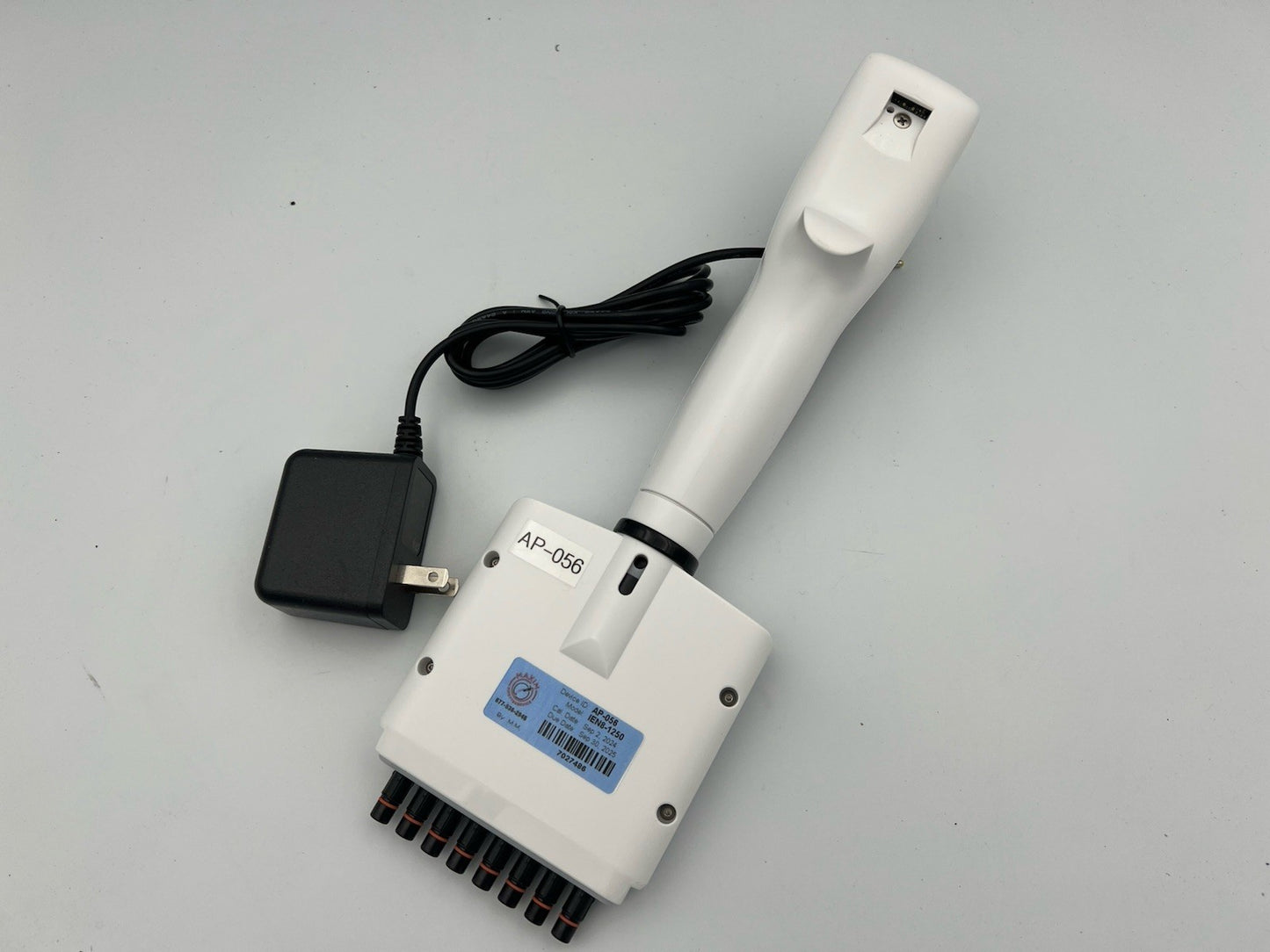 INTEGRA VIAFLO 4624 - Lightweight Electronic Pipette, 8 Channel, 50-1250 uL - Labnob
