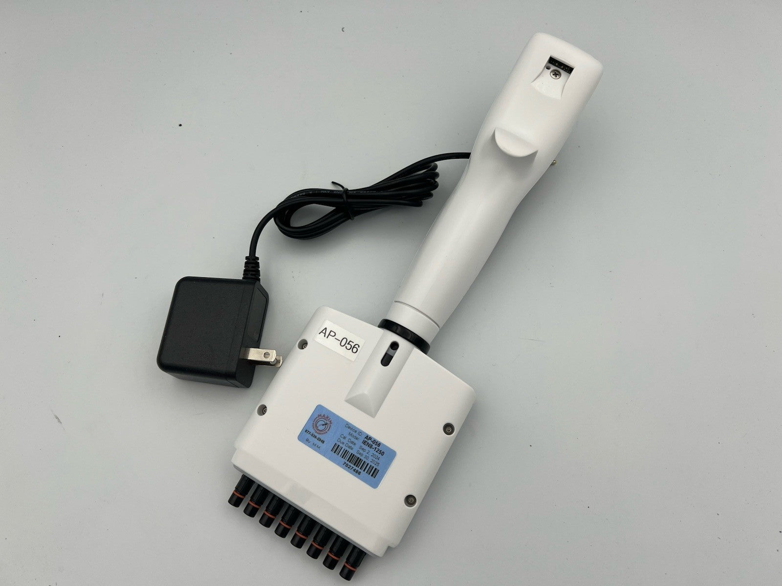 INTEGRA VIAFLO 4624 - Lightweight Electronic Pipette, 8 Channel, 50-1250 uL - Labnob