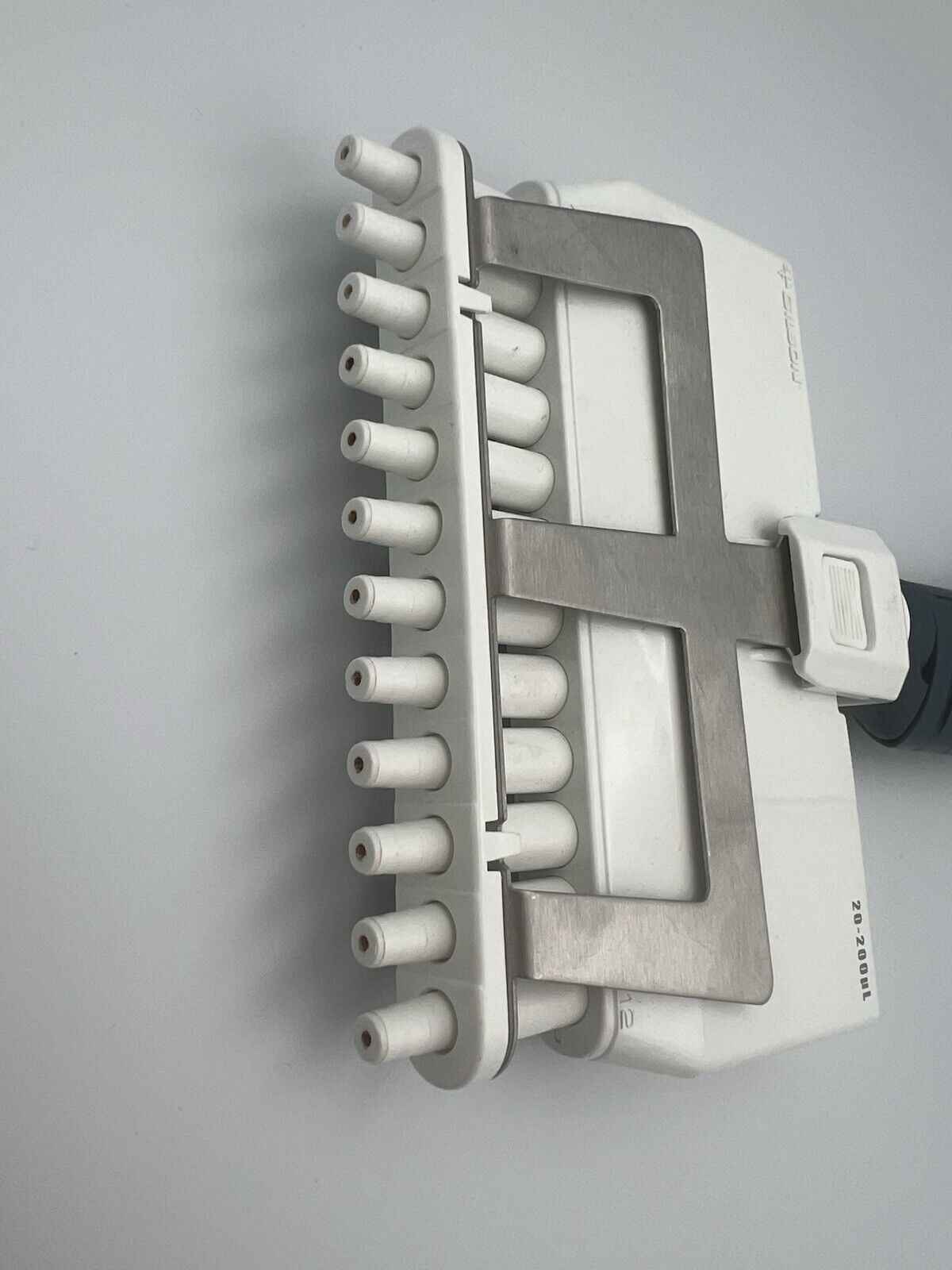 Gilson Pipetman Pipette P200 12 Channel 20-200ul - Labnob