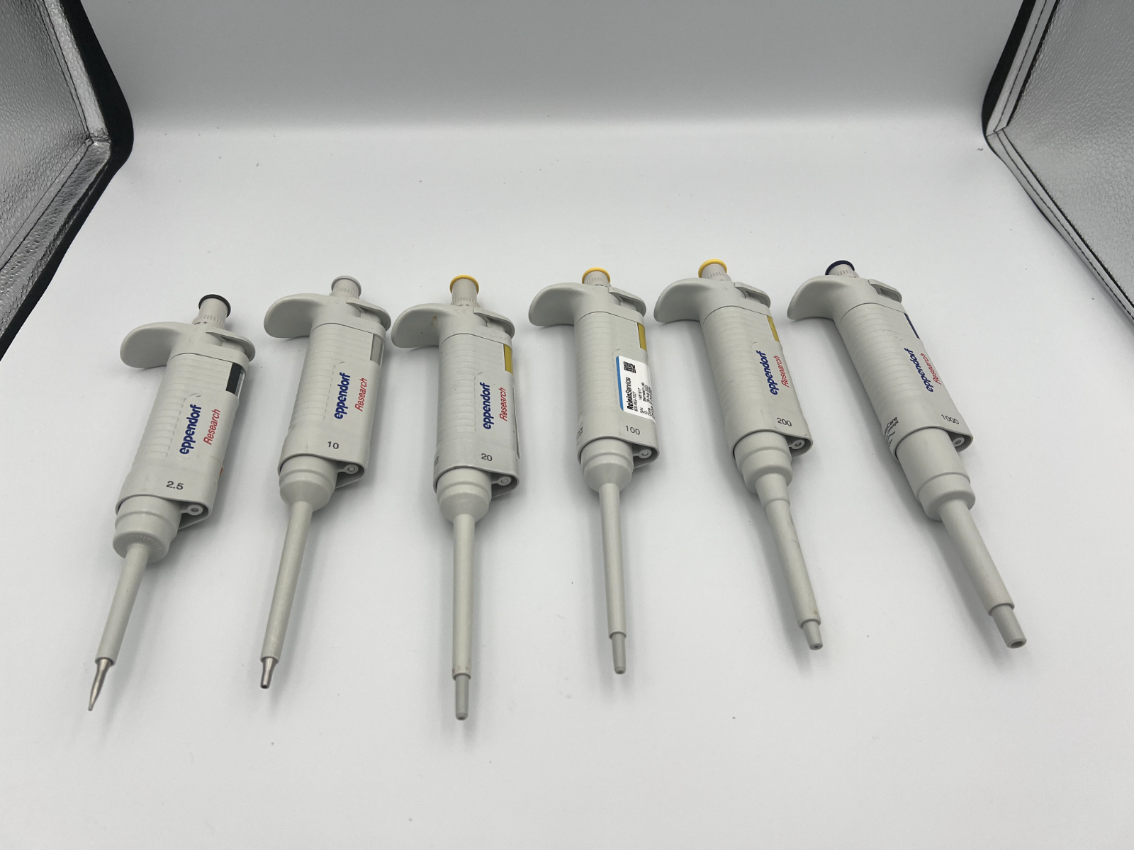 Eppendorf Research Pipette set of 6, P1000, 200, 100, 20, 10 & 2.5 - Labnob