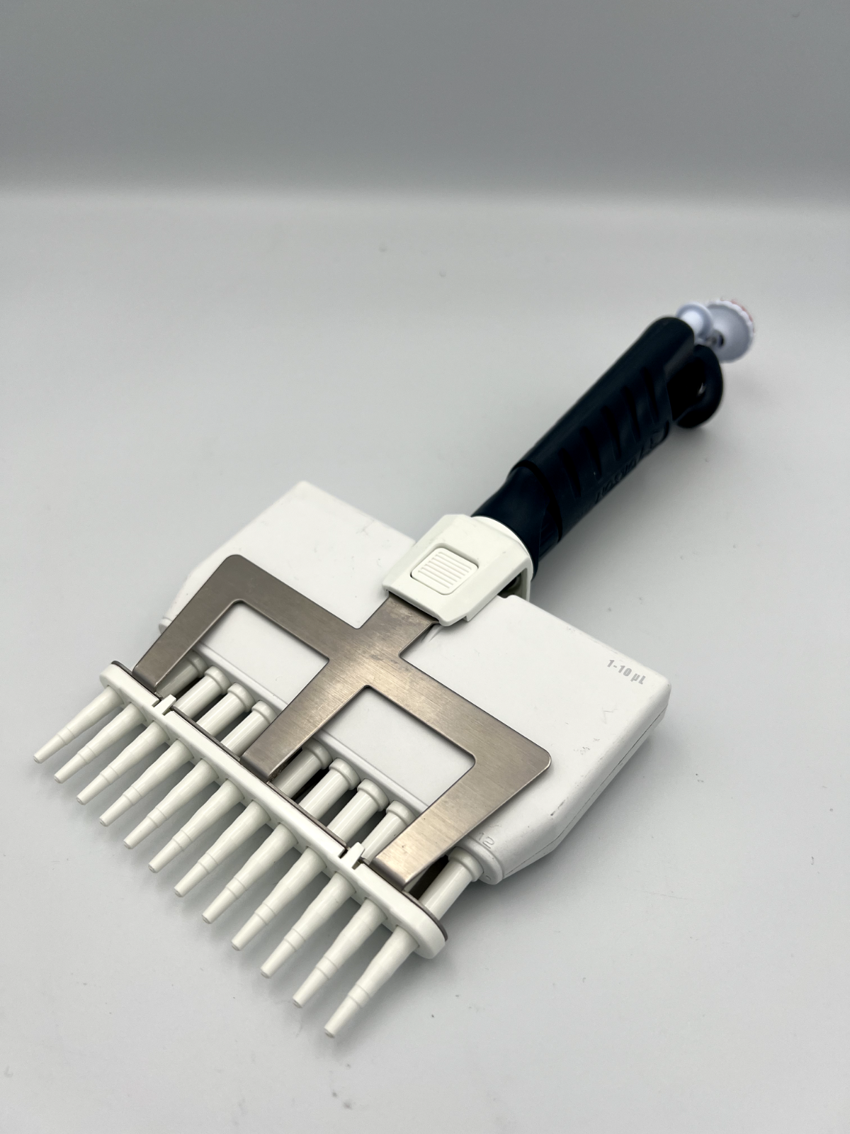 Gilson pipetman 12 channel P10, 1-10ul pipette, Tested - Labnob
