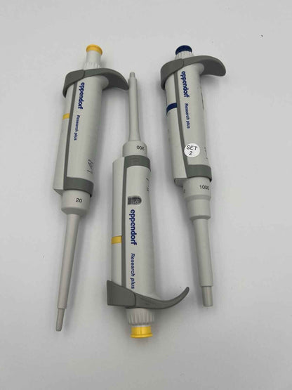 Set Of 3 Eppendorf Research Plus Pipettes P 20 200 1000 - Labnob