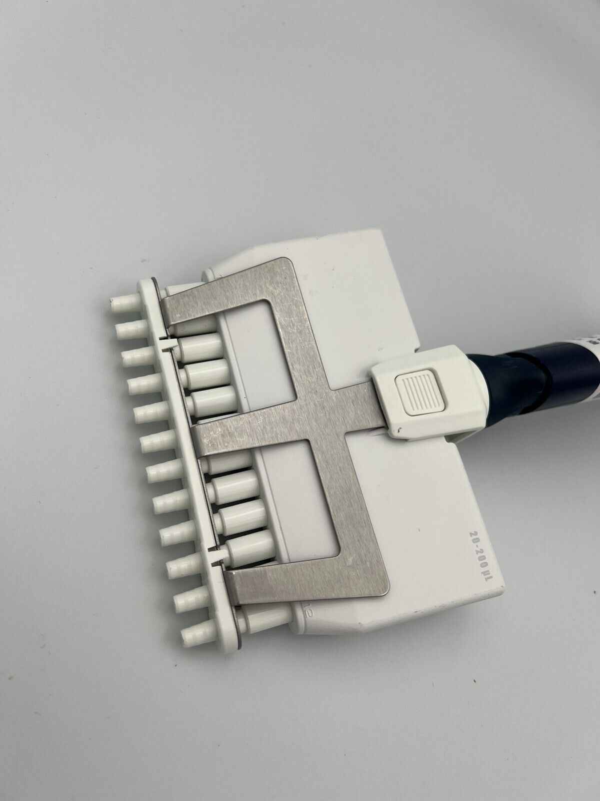 gilson pipetman L 12 Channel 20-200ul P200 Pipette Calibrated - Labnob