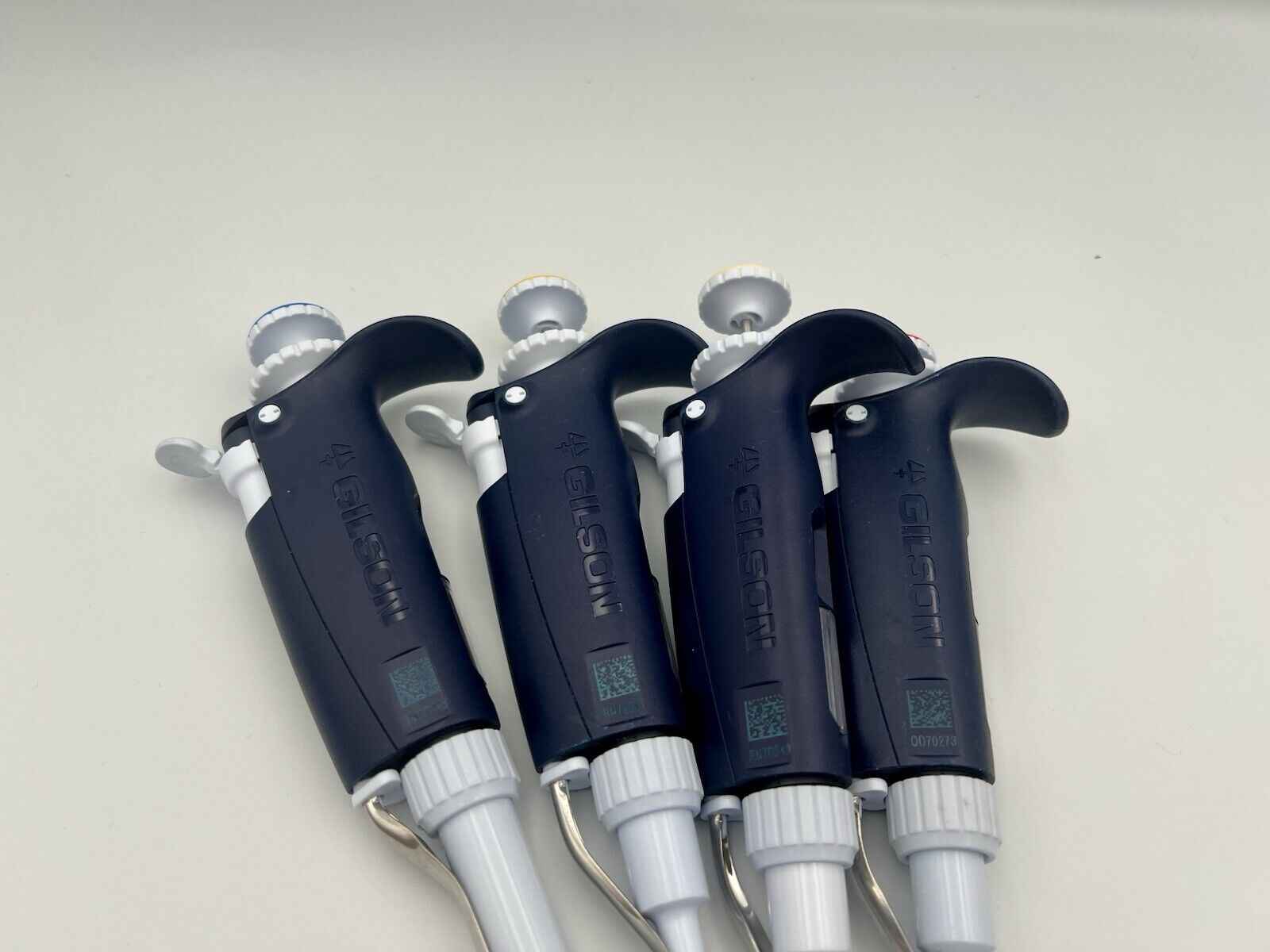 Set Of 4 Gilson Pipetman L Pipettes P10 20 200 1000 new style - Labnob