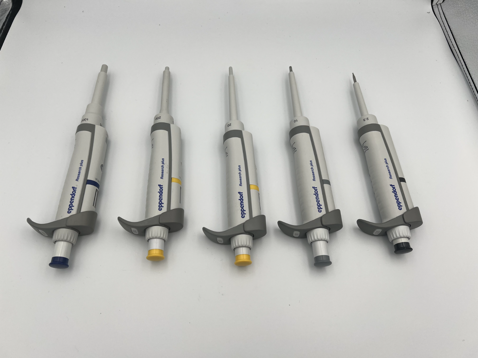 Eppendorf Research Plus Pipette set of 5 (P1000, 200, 20, 10 & 2.5) Tested - Labnob