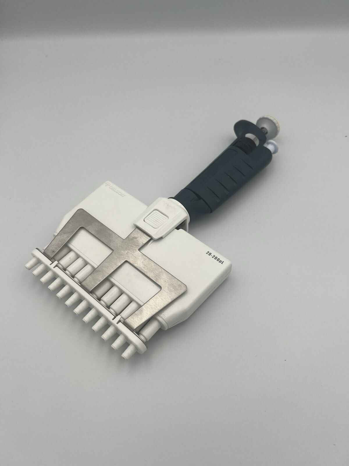 Gilson Pipetman Pipette P200 12 Channel 20-200ul - Labnob