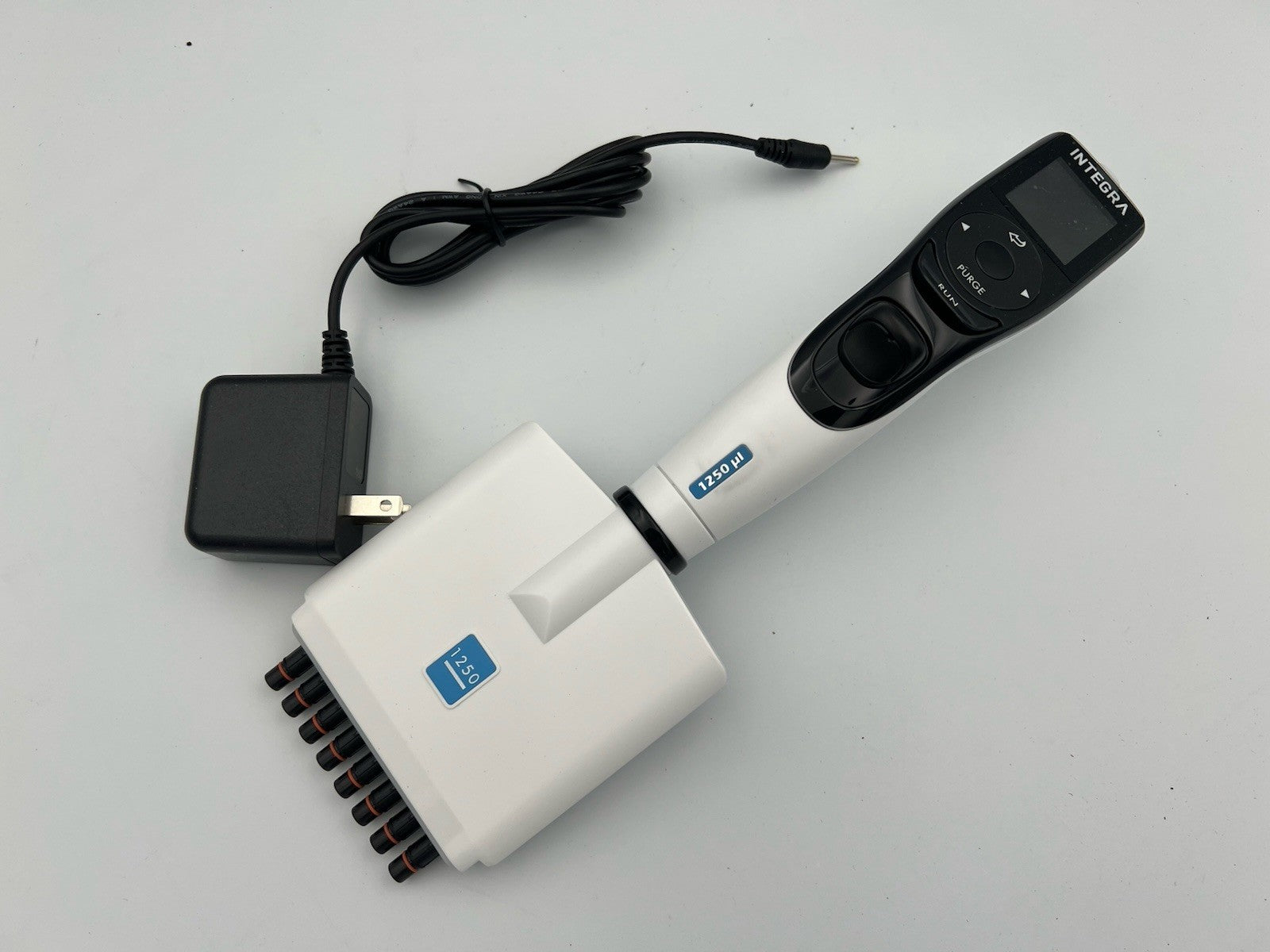 INTEGRA VIAFLO 4624 - Lightweight Electronic Pipette, 8 Channel, 50-1250 uL - Labnob