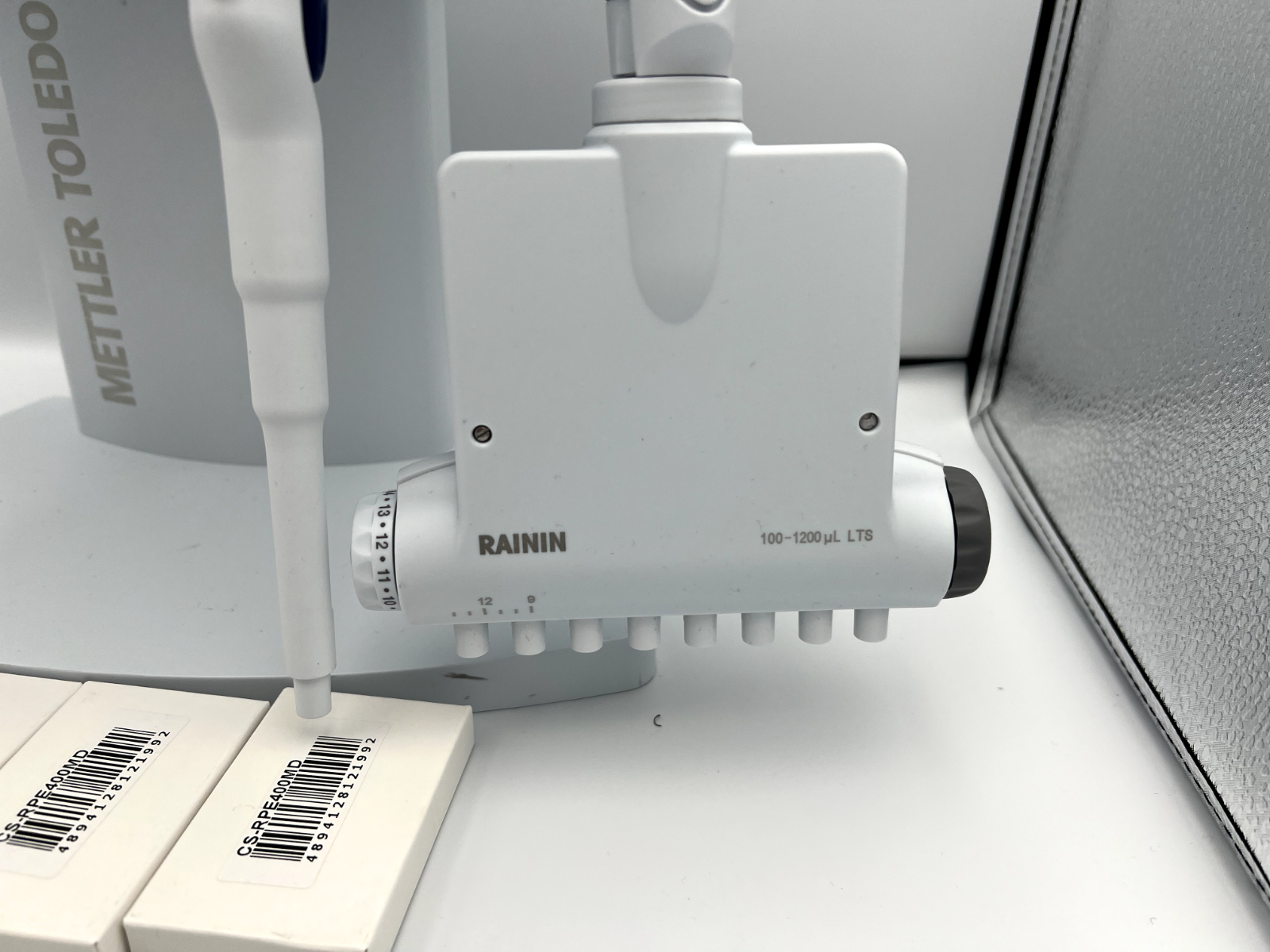 Set of 4 Rainin E4 Pipettes, E4XLS 1200, E4 XLS L100, L200, L1000 with stand - Labnob