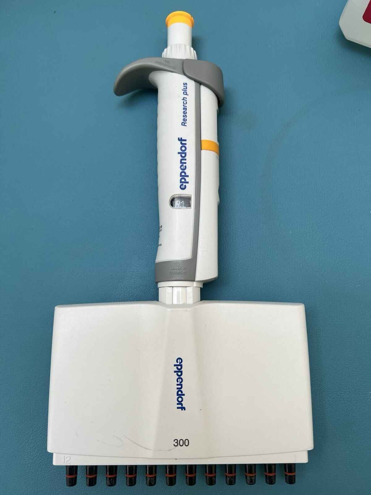 Eppendorf Research Plus 12 Channel P300 30-300 uL Pipette - Labnob