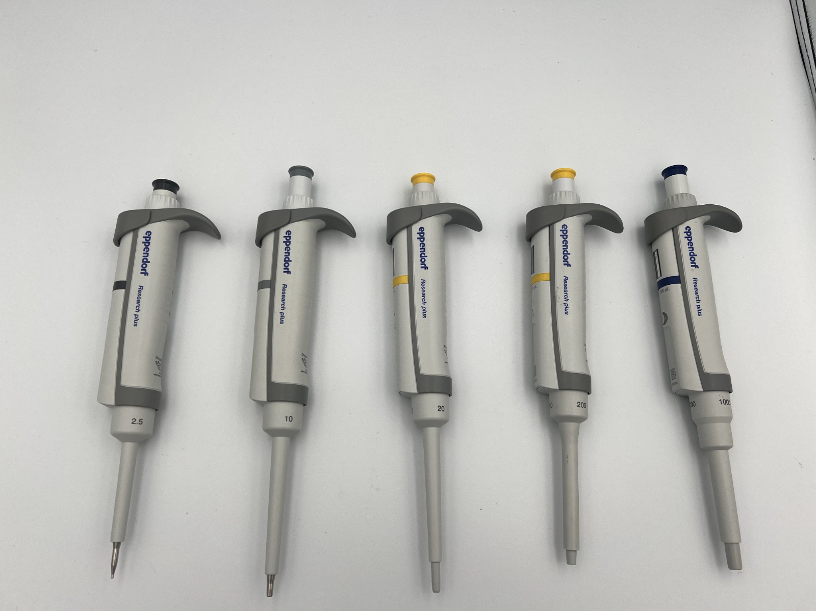 Eppendorf Research Plus Pipette set of 5 (P1000, 200, 20, 10 & 2.5) Tested - Labnob