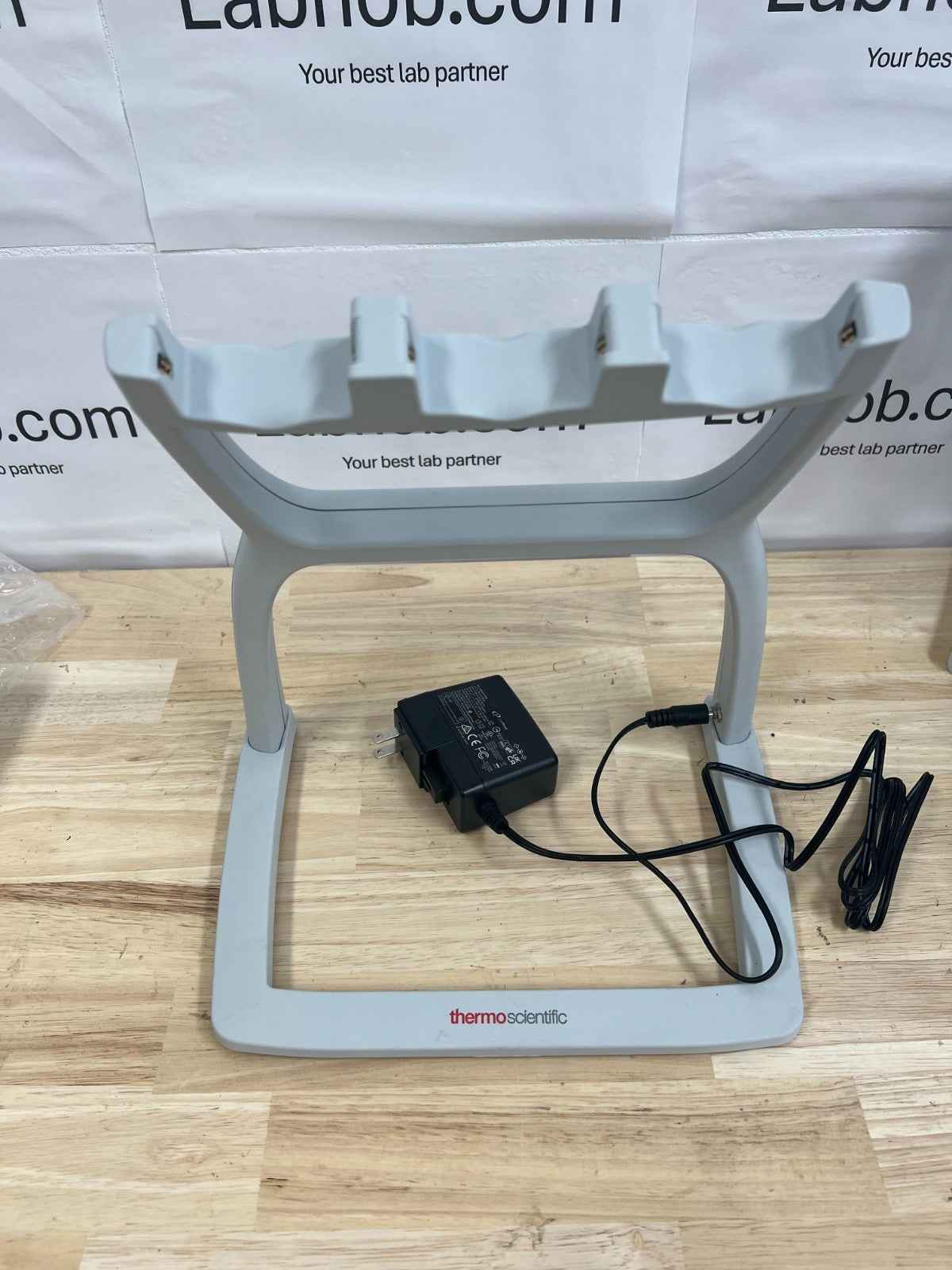Thermo Scientific™ E1-ClipTip™ Pipette Charging Stand 3 position 9420510