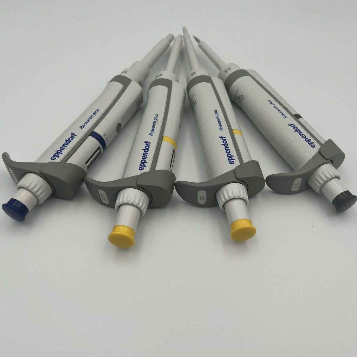 Eppendorf Research Plus Pipettes Set of 4 (0.1 to 1000ul P2.5, 20, 200, 1000) - Labnob