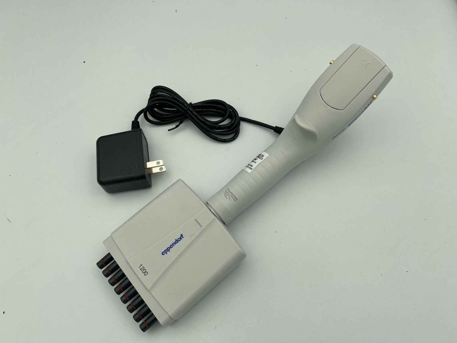 Eppendorf Xplorer plus Electronic Pipette 50-1200 ul 8 channel with Charger